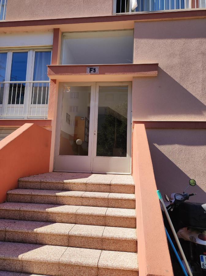 Au Studio De Ronan Apartment Frejus Exterior photo